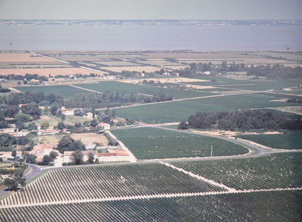 Photographie : vue aérienne depuis Dignac vers les mattes.