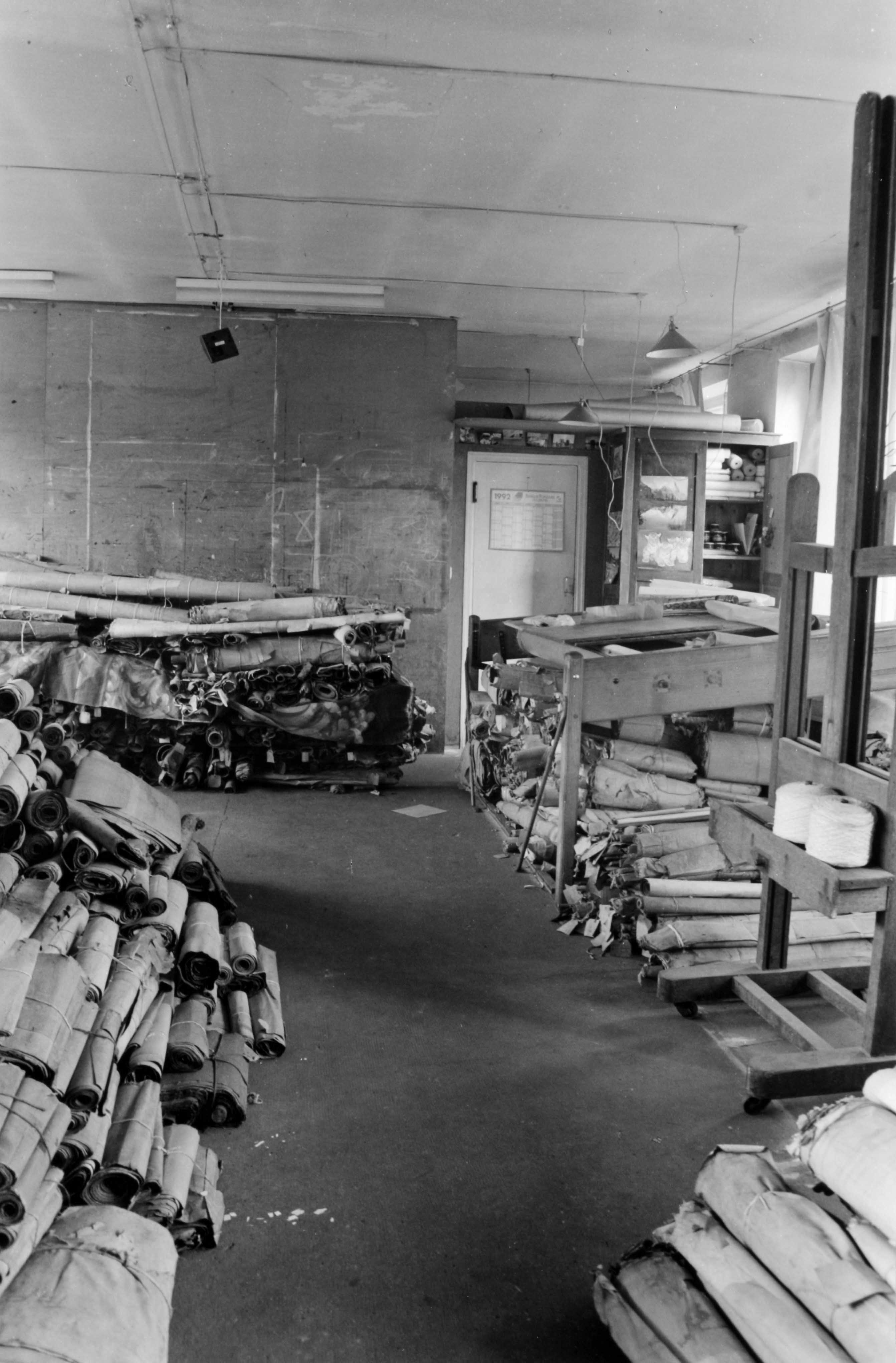 L'atelier des peintres cartonniers, au second étage du bâtiment des ateliers (reportage photographique de L. Yeghicheyan, 1992, Aubusson, Musée départemental de la Tapisserie)