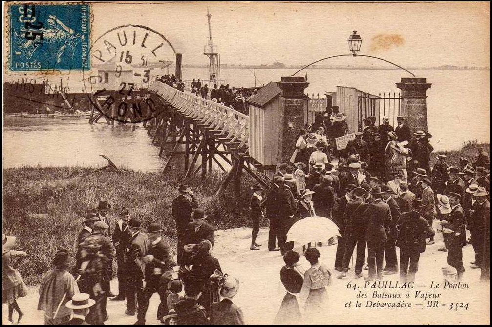 Carte postale (collection particulière) : Pauillac, le ponton des bateaux à vapeur et le débarcadère (BR-3524).