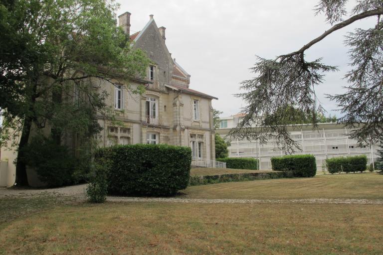 Château La Morlette, aujourd'hui administration du lycée. Élévation antérieure.