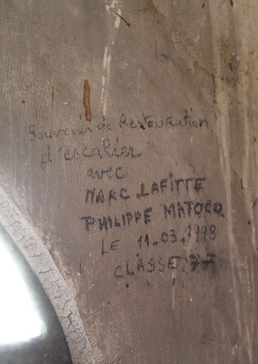Graffiti au premier niveau du clocher, mur sud.
