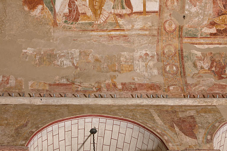 Église, voûte de la nef, cinquième travée, registre inférieur nord : Moïse et Aaron chez Pharaon (plan n° 53) ; arbre (plan n° 54).