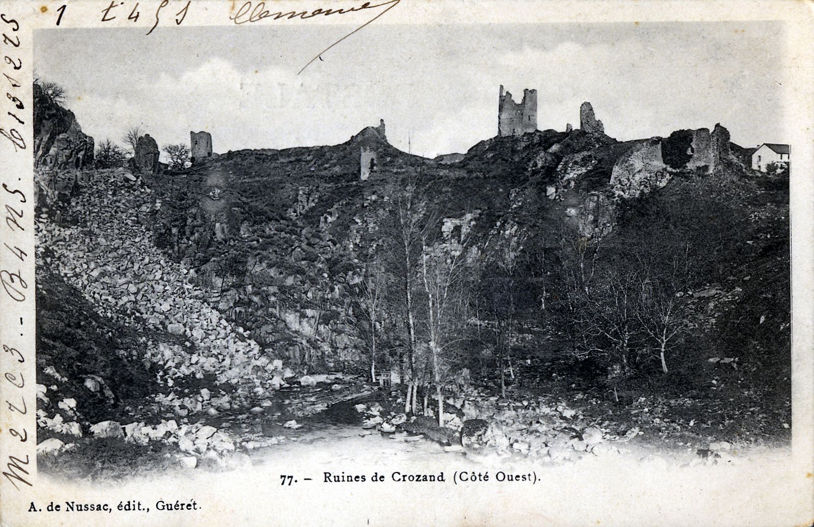 Carte postale ancienne : les ruines du château de Crozant au début du 20e siècle.