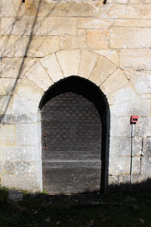 Porte d'accès sur le pignon du transept sud.