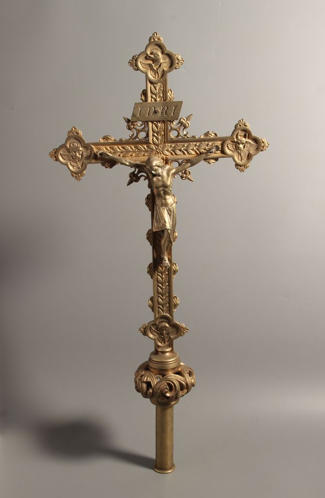 Croix de procession (n° 1).