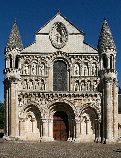 Façade de l'église Notre-Dame-la-Grande à Poitiers.