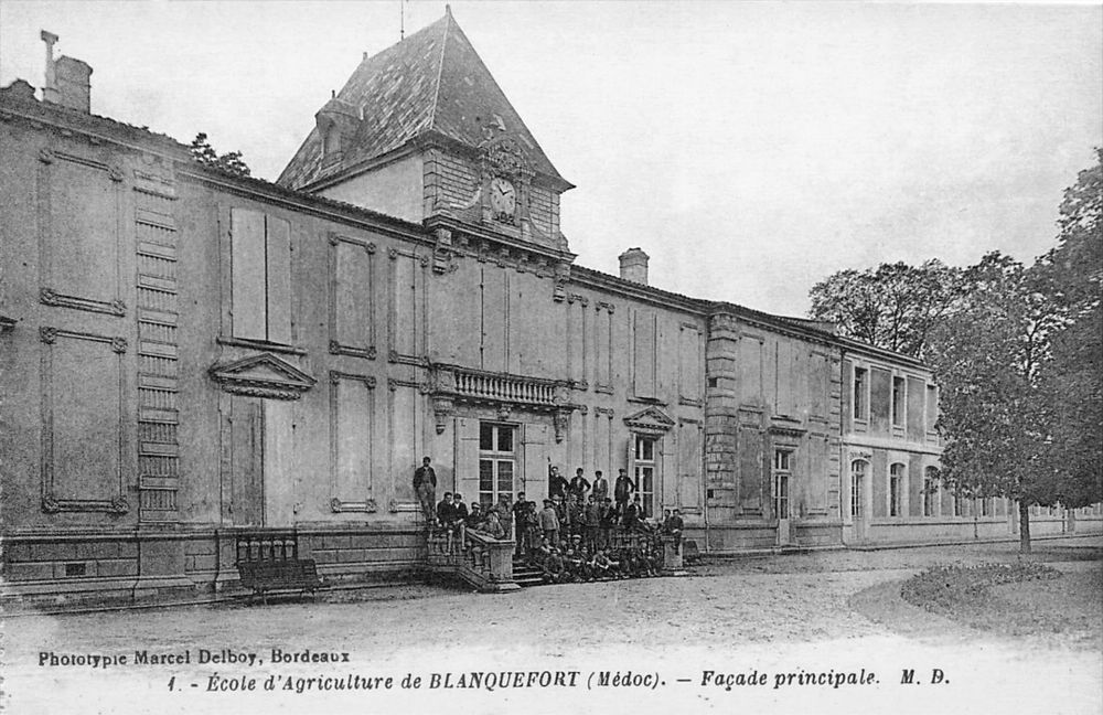 Ecole d'agriculture de Blanquefort (Médoc). Façade principale. (carte postale Marcel Delboy, début 20e siècle, coll. Part.)