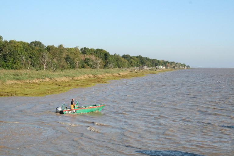 Vue d'un cannot de pêche sortant d'un 