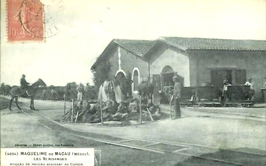 Carte postale. Coll. part. Vue du puits artésien et du cuvier, avant 1922.