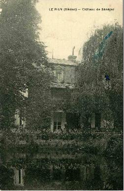 Carte postale. Vue du château depuis le vivier sud, vers 1900.