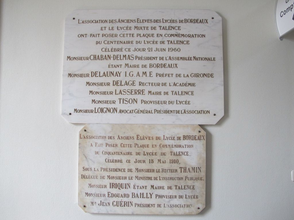 Plaques commémoratives du centenaire du lycée (Anciens élèves). Hall du bâtiment de l'administration.