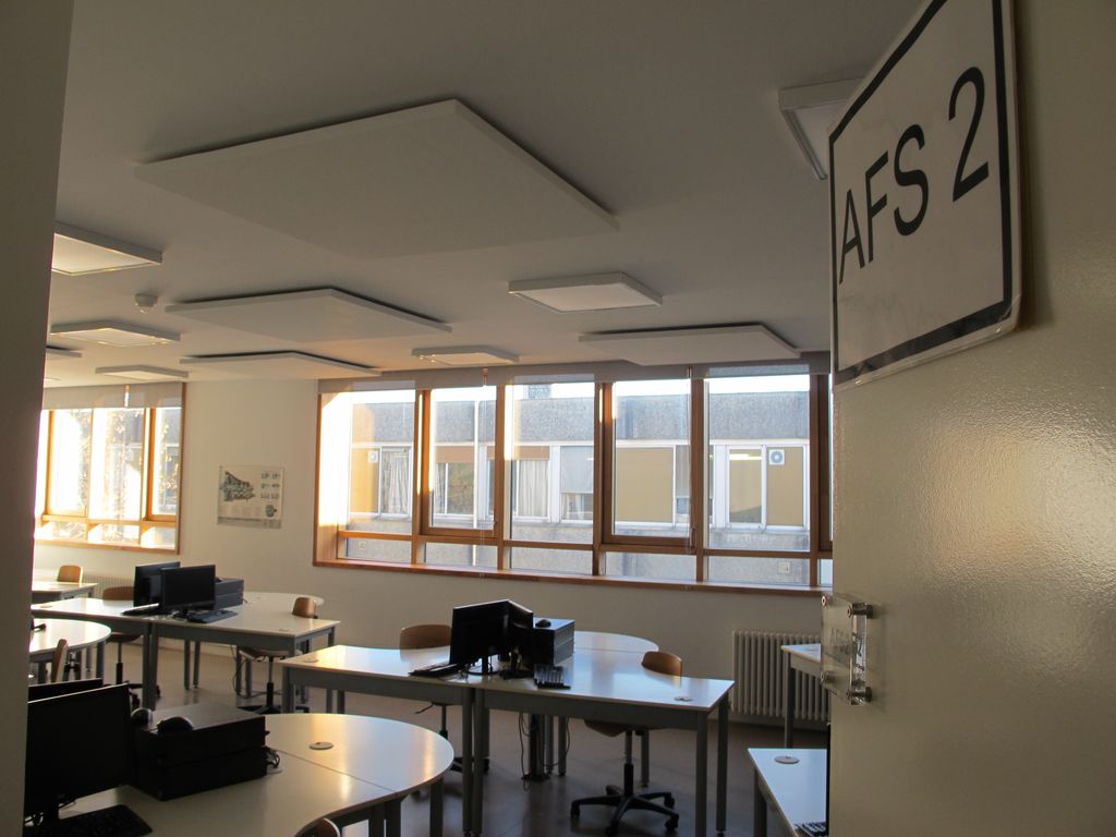 Salle de cours AFS. Lycée Beau-de-Rochas. Bâtiment F.