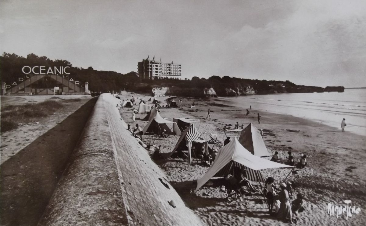 La plage de la Grande conche de Royan, du côté de Saint-Georges-de-Didonne, vers 1930.