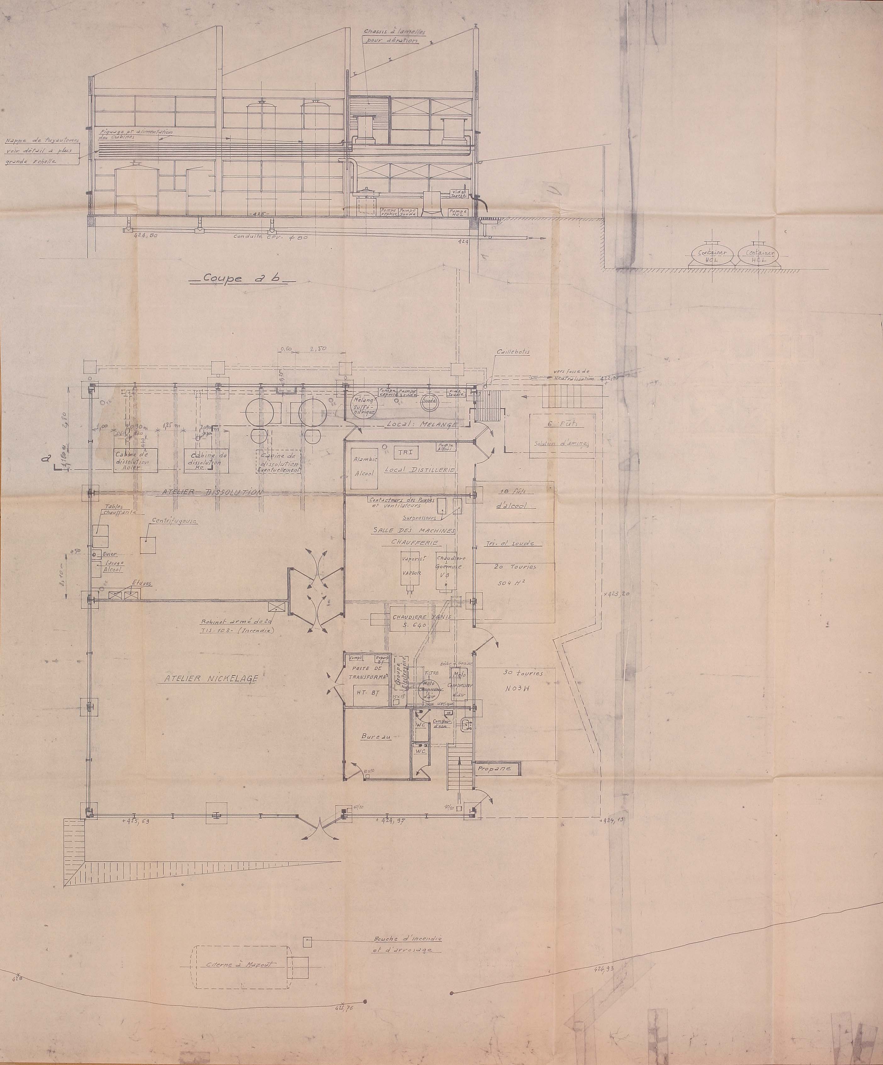 Coupe et plan du bâtiment E de la FRLE (1966) couvert en sheds, avec la salle des machines et la chaufferie (AC Aubusson).