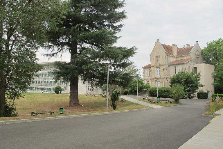 Château La Morlette, aujourd'hui administration du lycée et bâtiment de l'internat.