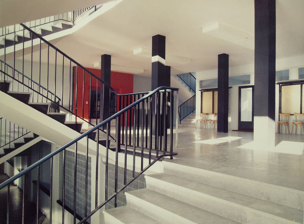 Escaliers et couloir dans les années 1960.