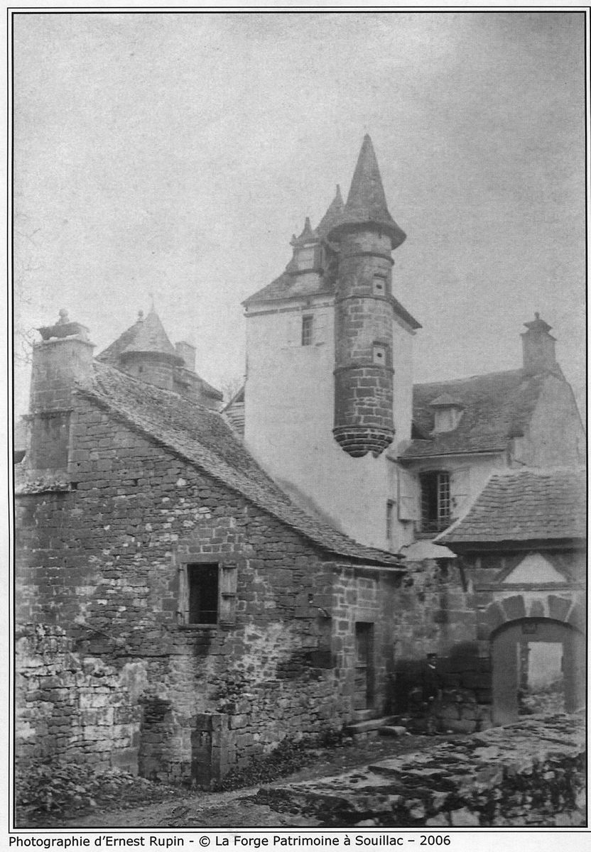 Photographie du manoir de Maussac, prise en 1895 par Ernest Rupin.