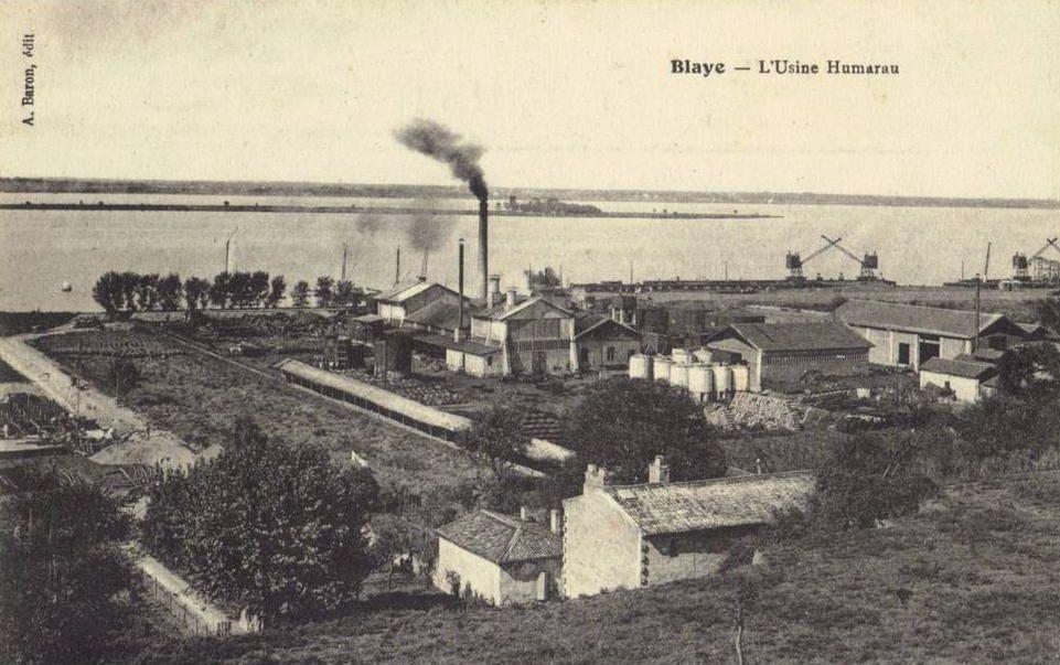 L'usine de produits pétroliers Humarau et les appontements. Carte postale, A. Baron éditeur, début du 20e siècle.
