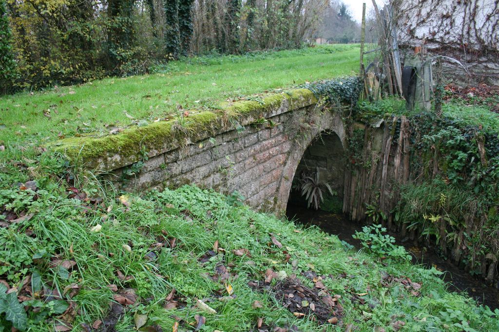 Pont sur le ruisseau de la Libarde, à Portier sud.