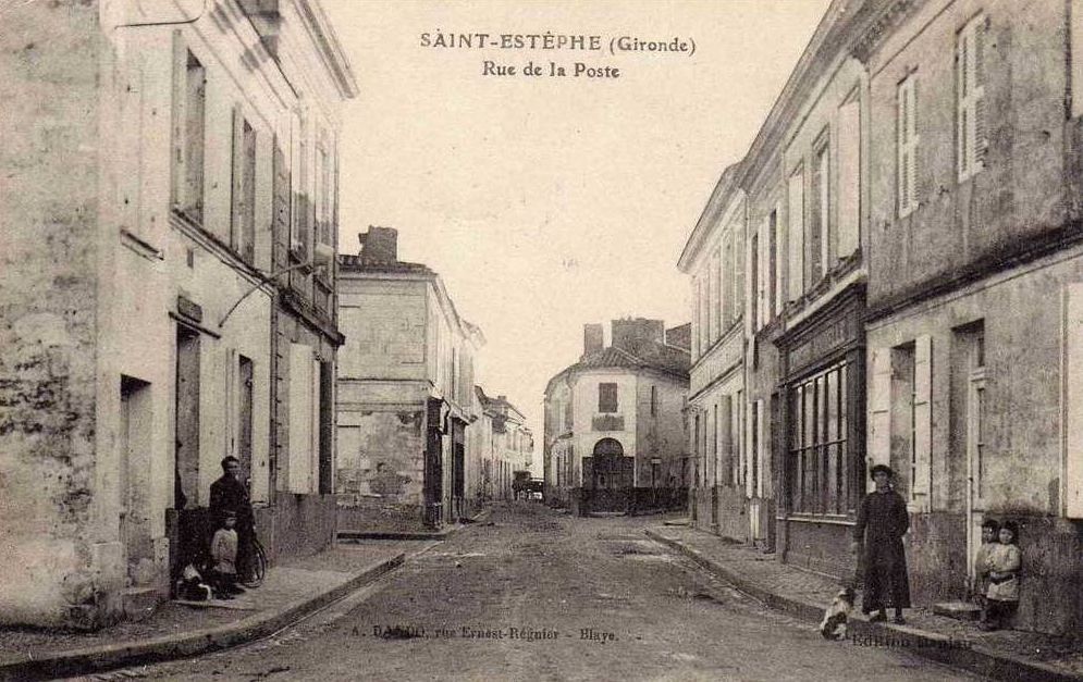 Carte postale, début 20e siècle (collection particulière) : rue de la Poste.