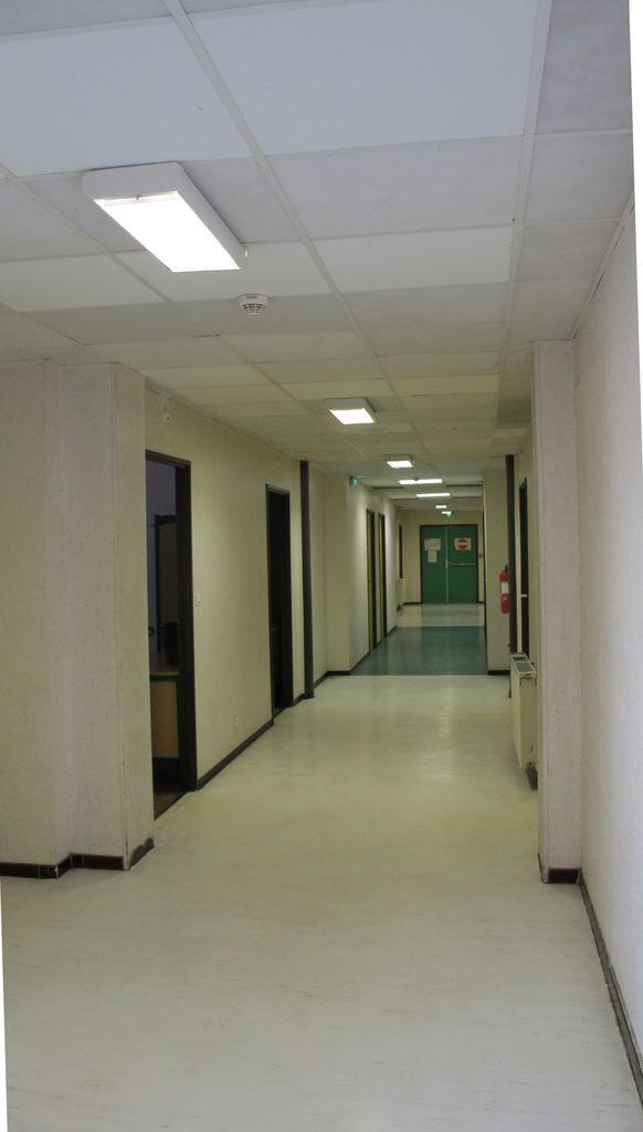 Couloir de l'internat garçons (bâtiment 7).