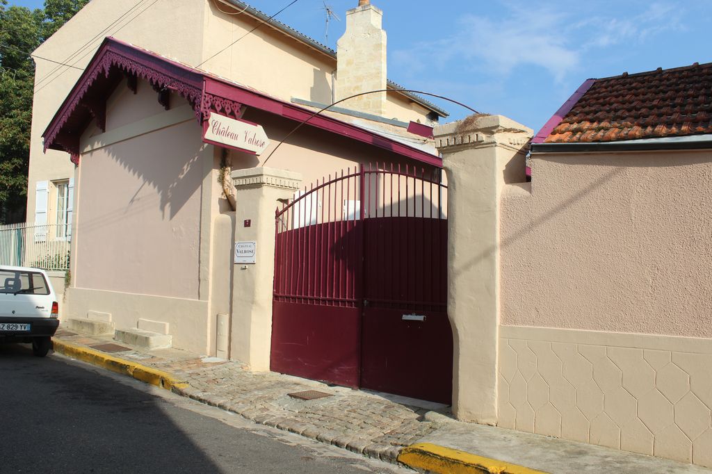 Rue Michel Audoy, Château Valrose : portail donnant accès à la cour.