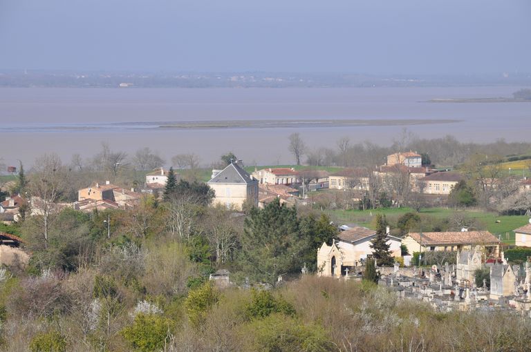 Vue du village depuis la statue de Notre-Dame de Montuzet.