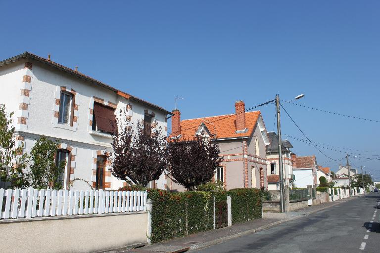 Quartier résidentiel du bourg de Montpon, avenue de la Libération.