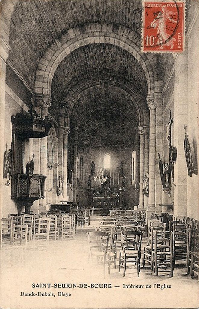 Carte postale (collection particulière) : vue intérieure de l'église, début 20e siècle.