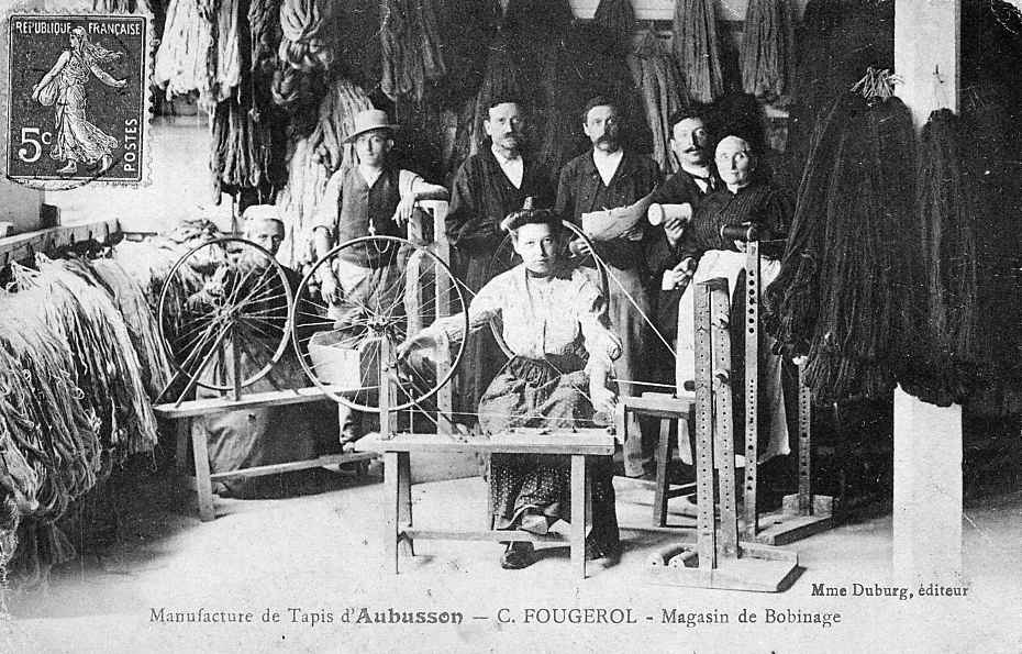 Carte postale du magasin de laine et bobinage de la manufacture Constant Fougerol (1er quart 20e siècle) (collection particulière).