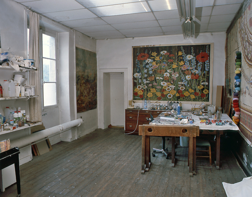 Vue générale de l'atelier du peintre-cartonnier, situé au premier étage de l'aile sud du bâtiment principal. 