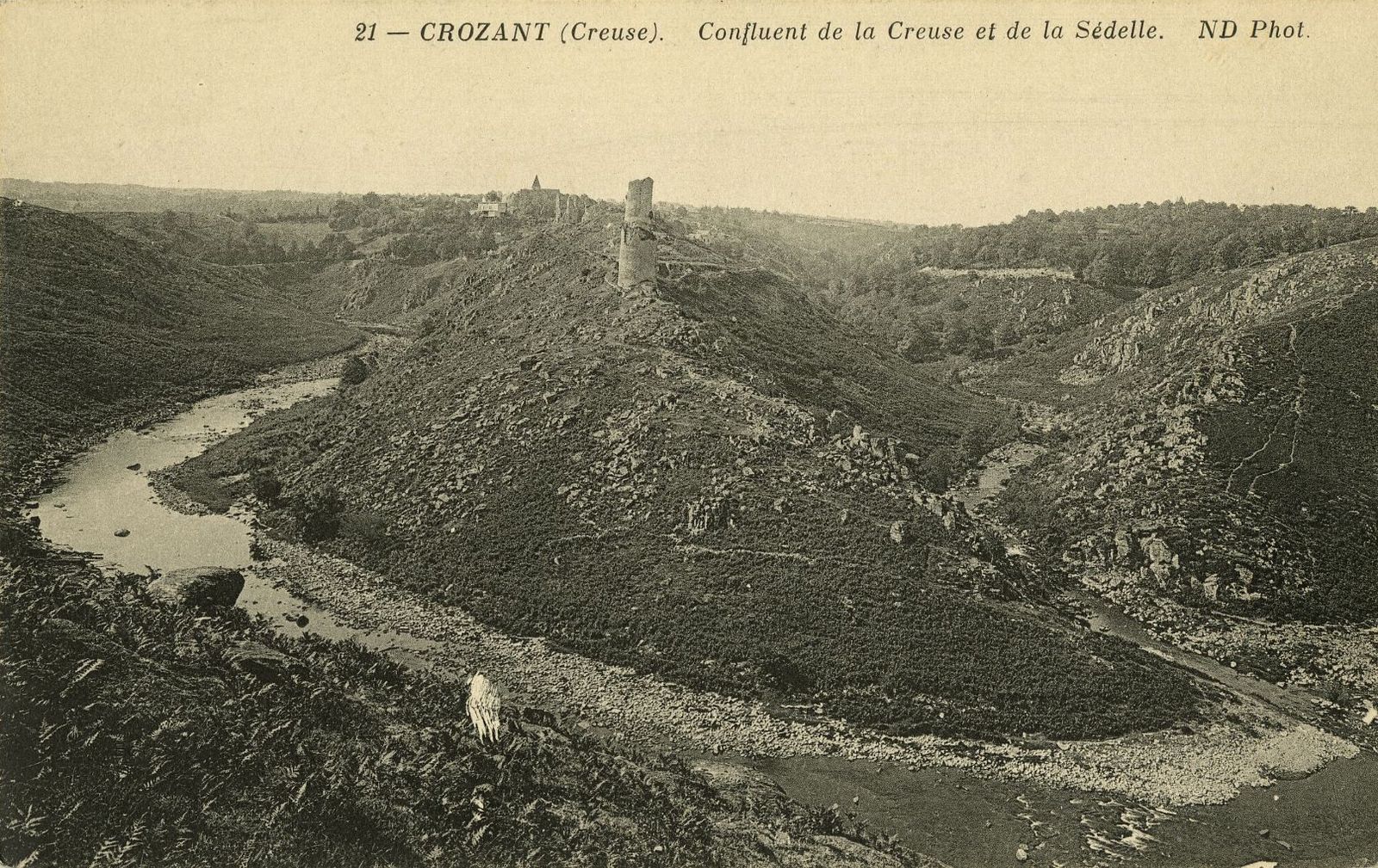 Carte postale ancienne : les ruines du château avant 1926.