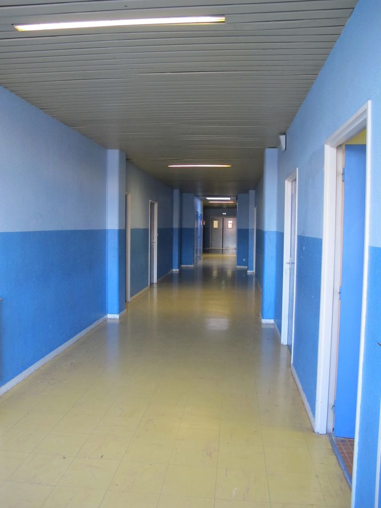 Couloir de circulation. Bâtiment E. Lycée Beau-de-Rochas.