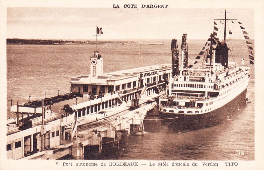 Carte postale (2e quart 20e siècle) : le môle d'escale du Verdon et la gare maritime.