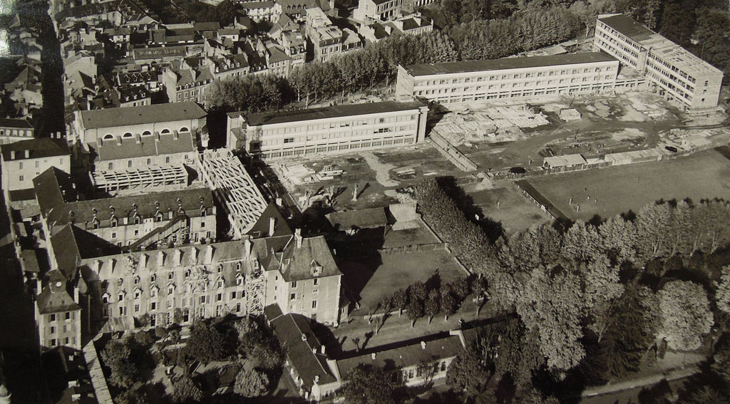 Vue aérienne du lycée en 1955.