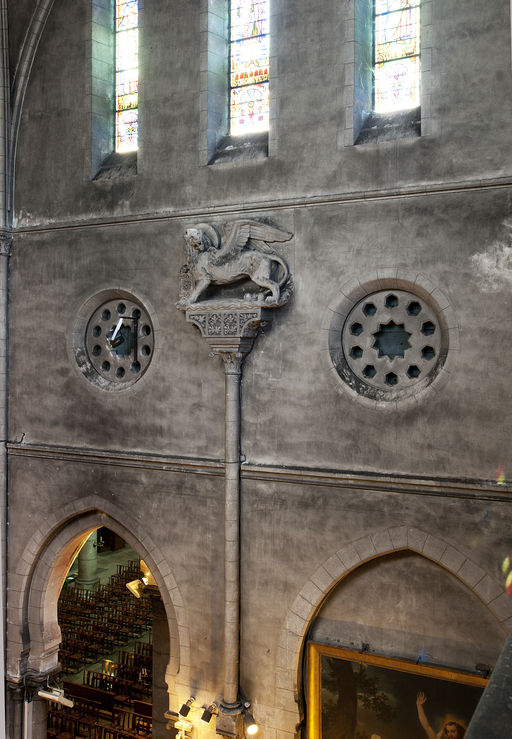 Vue du mur nord du bras est du transept : le lion de saint Marc.