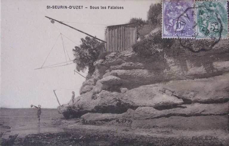 Carrelet le long des falaises près du village du Roc, carte postale vers 1910.