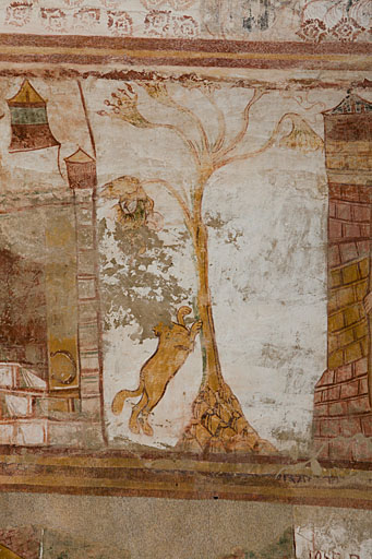 Église, voûte de la nef, huitième travée, registre supérieur sud : arbre et animaux (le corbeau et le renard ? scène n° 24)