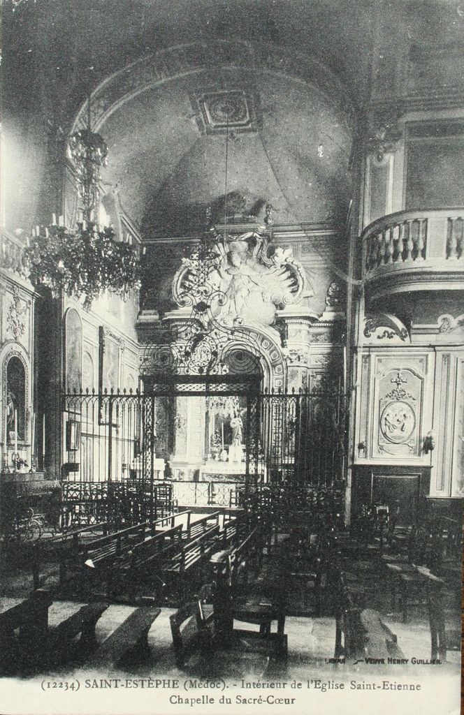 Carte postale, début 20e siècle (collection particulière) : Intérieur de l'église Saint-Etienne, Chapelle du Sacré-Coeur.