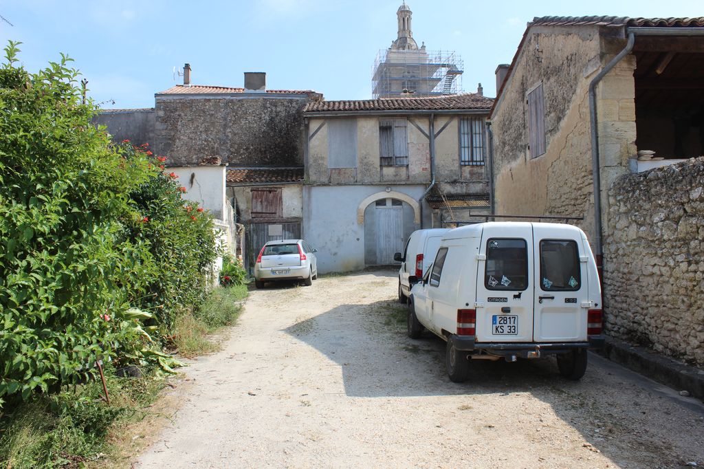 Rue des 4 Vents : impasse avec façades postérieures des maisons de l'avenue de l'Estuaire (parcelle 1245).