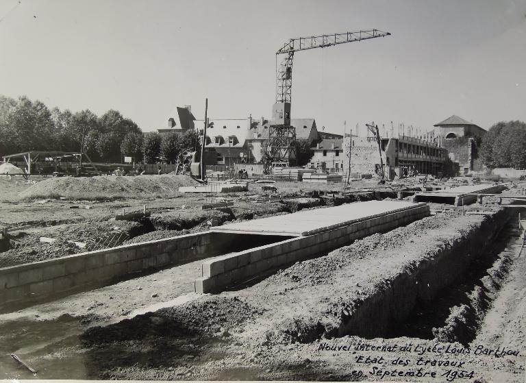 Etat des travaux en 1954 pour la construction du nouvel internat.