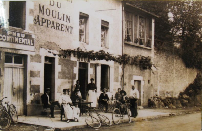 Carte postale du Café-Restaurant Morel, A la Tanche Vivante, au Moulin Apparent.