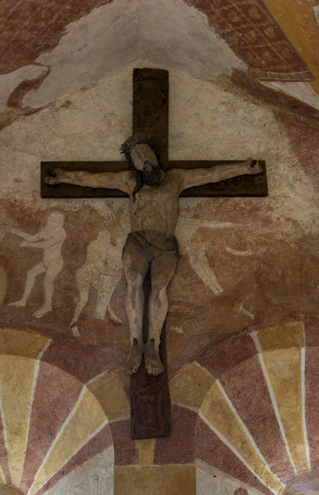 Christ en croix, en place dans la chapelle, en 2022.