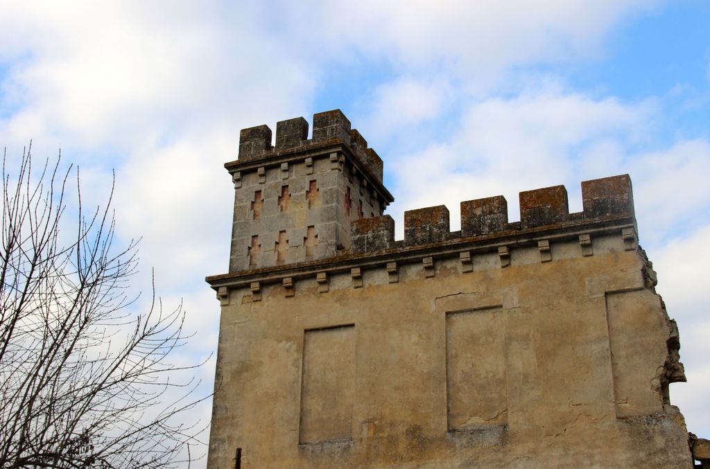 Dépendance : détail de la tour d'angle sud-ouest.