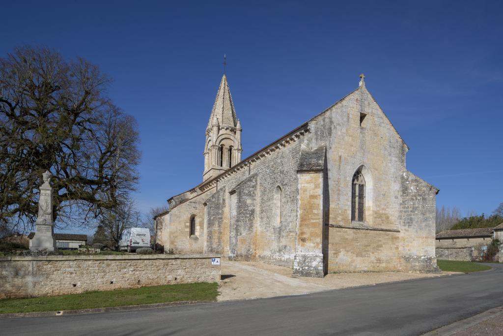 Vue extérieure de l’église, côté chevet, angle sud-est.