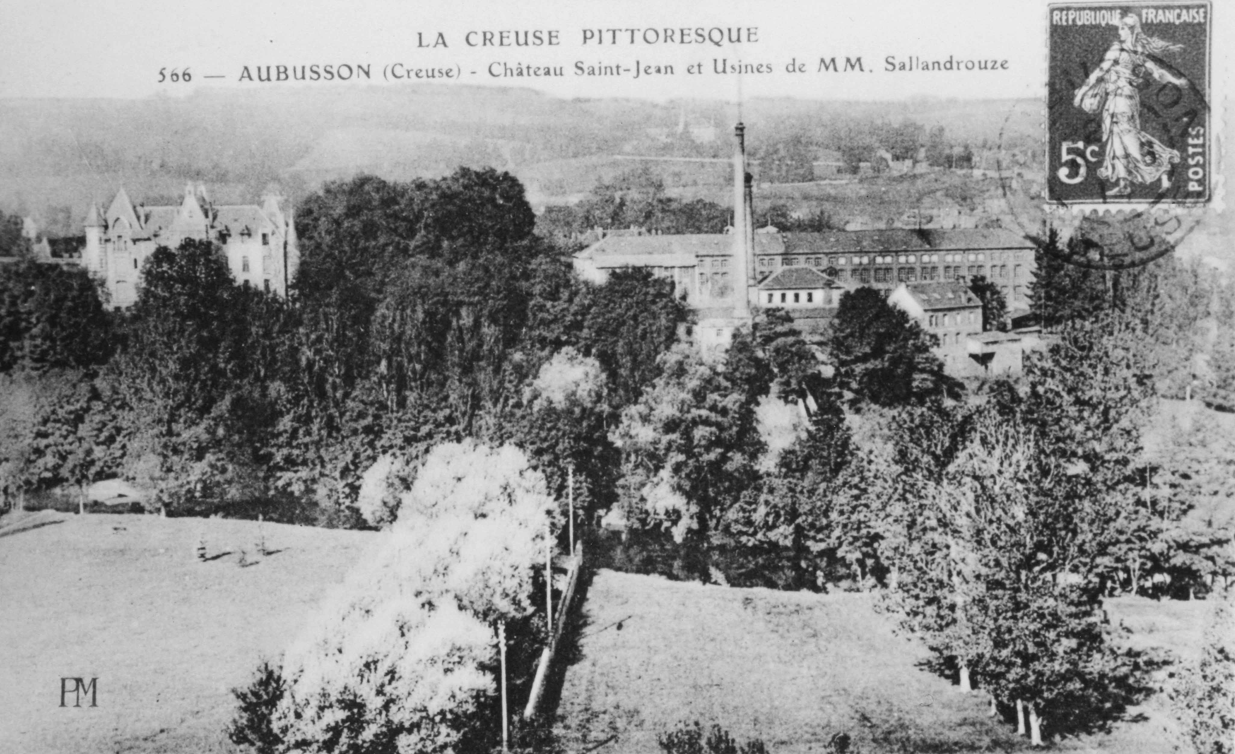 Carte postale (1er quart du 20e siècle) du quartier des usines Sallandrouze, avec le château Saint-Jean (Aubusson, centre de documentation du Musée départemental de la Tapisserie)