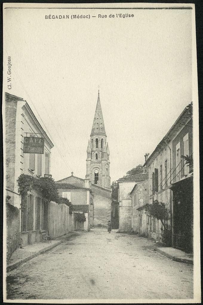 Carte postale (AD Gironde, 4 Fi 518) : vue de la rue de l'église, 20e siècle.