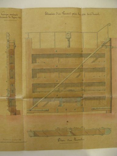 Projet de reconstruction de l'écluse en 1868 : élévation et coupe d'un vantail côté chenal.