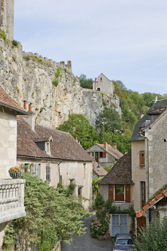 Rue sous le château à Angles-sur-l'Anglin.