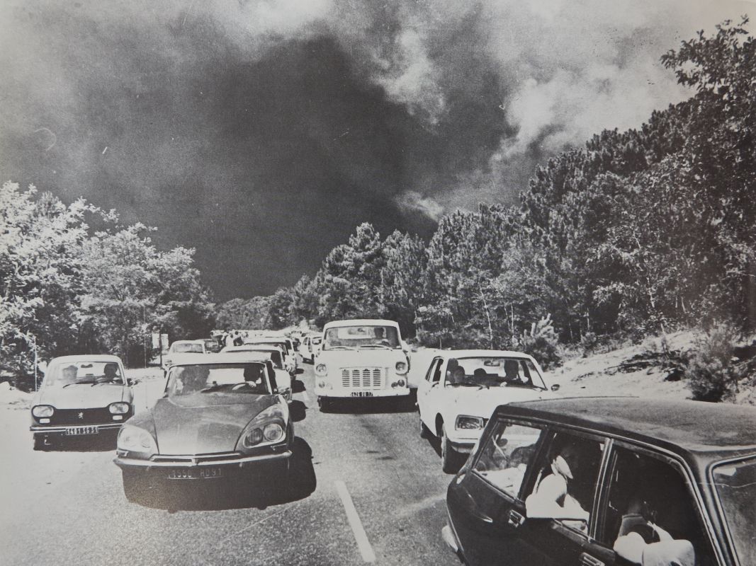 Evacuation des estivants lors de l'incendie de 1976.